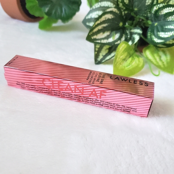 LawLess The One and Done Long-Wear Volumizing Mascara - Picture 2 of 6